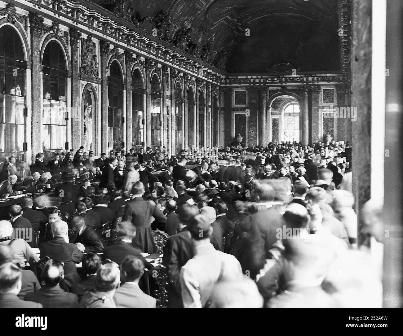 INT se il Trattato di pace di Versailles 1919 Foto Stock