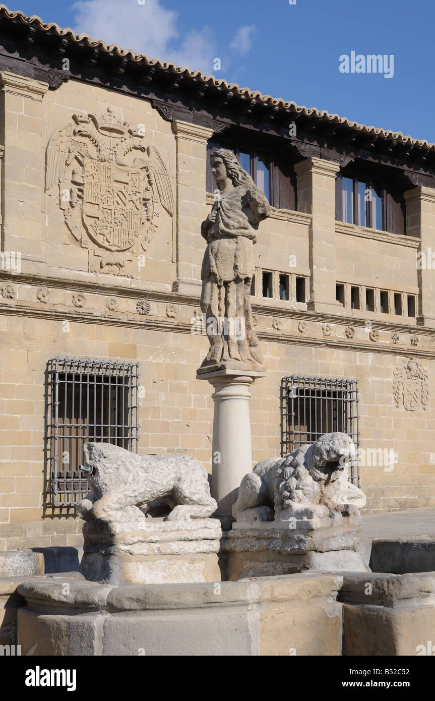 La Fuente de Los Leones in Plaza del Popolo Baeza Andalusia Spagna Foto Stock
