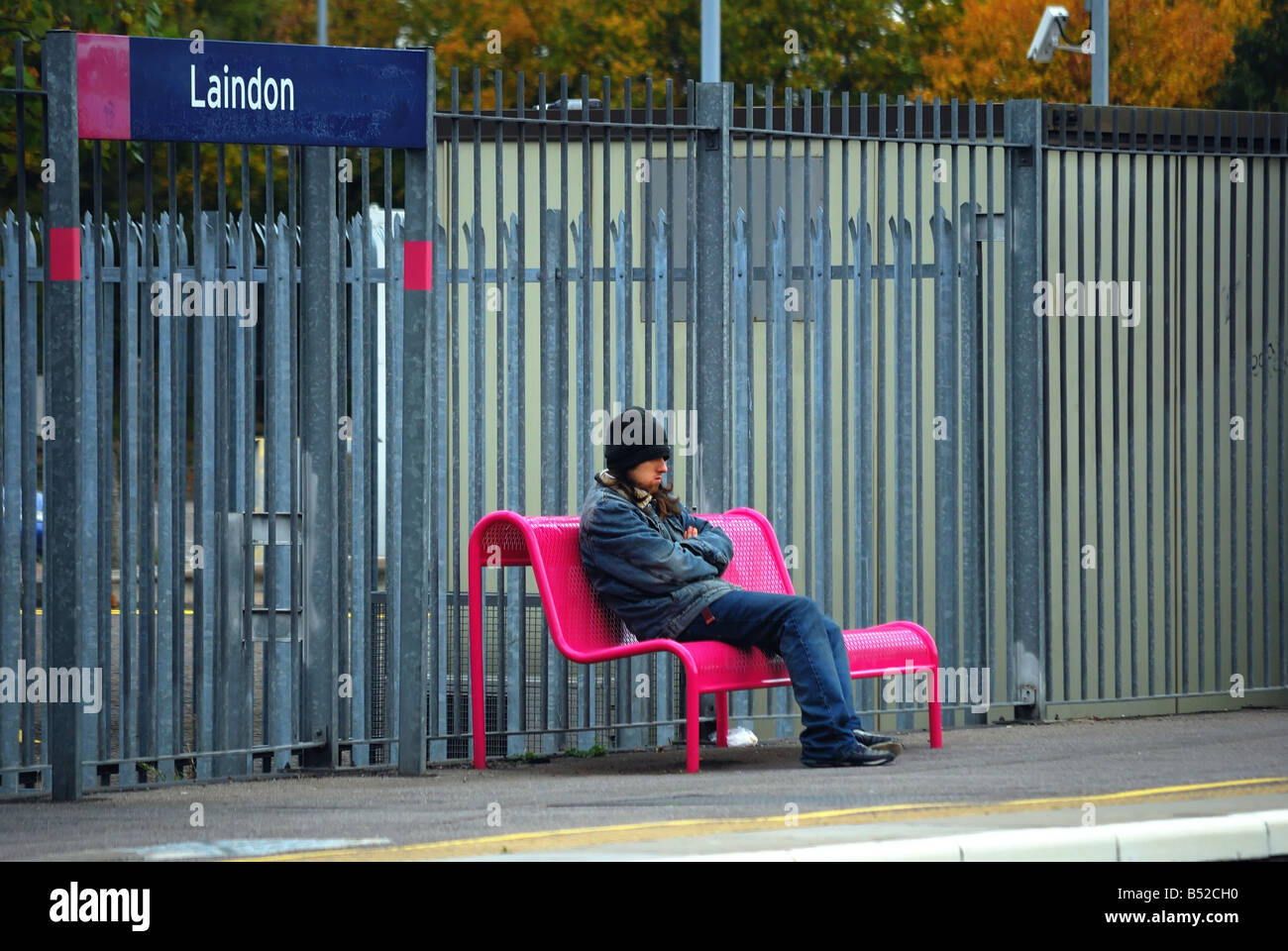 In attesa di un treno Foto Stock
