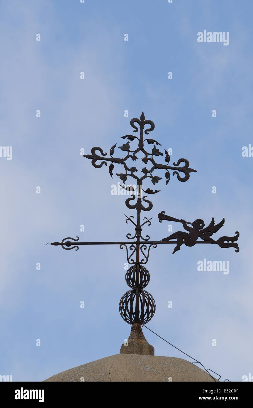 Ferro battuto Weathervane su Catedral Duomo di Santa Maria da Plaza Santa Maria Baeza Jaen Andalusia Spagna Foto Stock