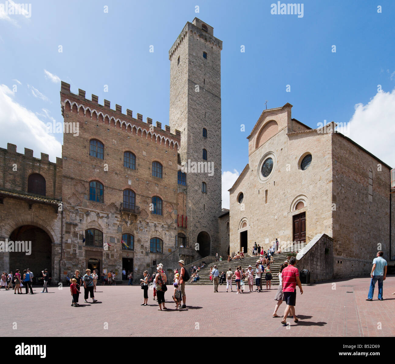 La Collegiata (Duomo) e Torre Grossa in Piazza del Duomo, San Gimignano, Toscana, Italia Foto Stock