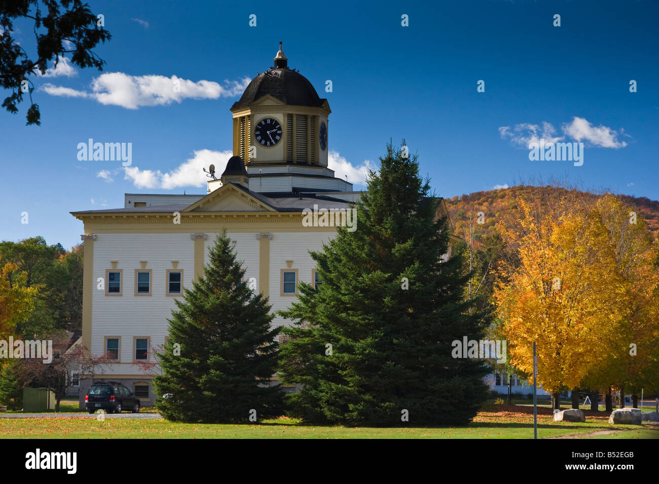 Il Victorian municipio edificio in Franconia New Hampshire su una Nuova Inghilterra pomeriggio autunnale Foto Stock