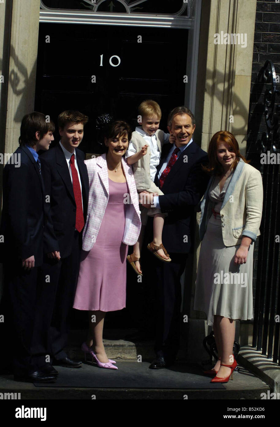 O P S Blair famiglia a Downing St oggi Foto Stock