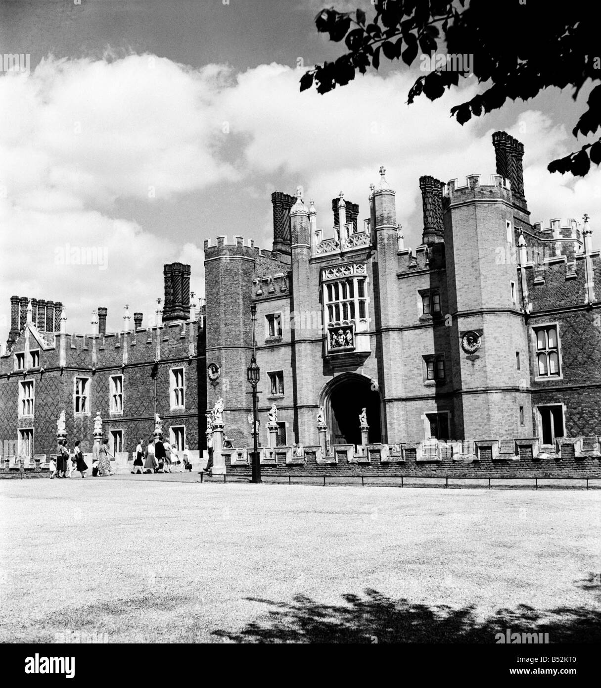 Hampton Court Palace. Agosto 1952 C4256-001 Foto Stock