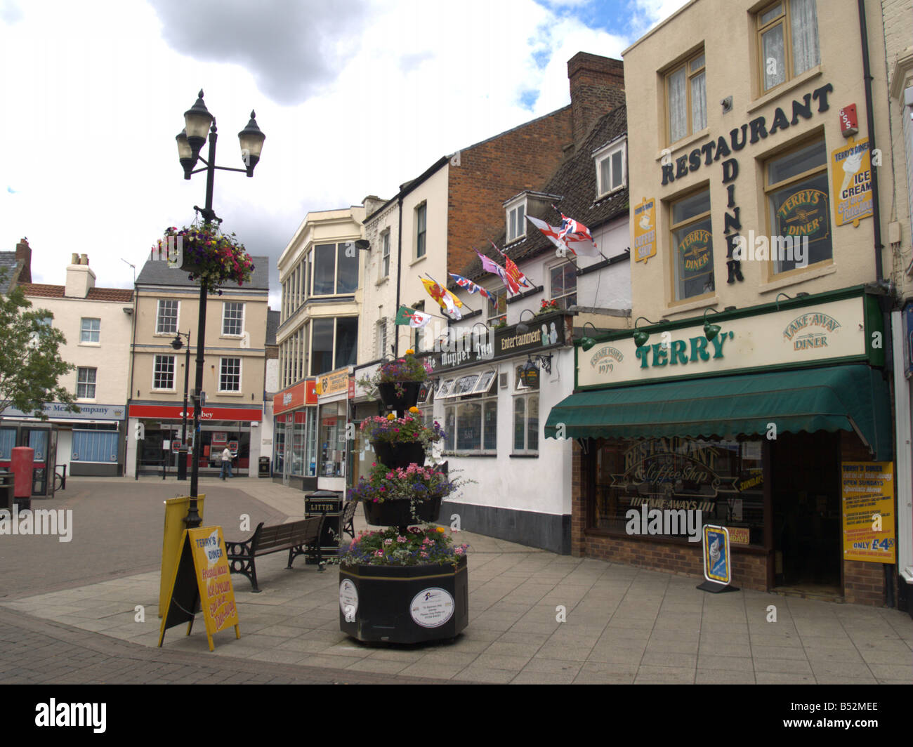 Negozi di vendita al dettaglio di retail market square pedone wisbech le paludi Inghilterra uk europa Foto Stock