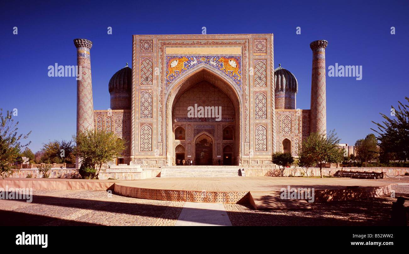 Piazza Registan, Samarcanda (Uzbek: Samarcanda, Самарқанд, UniPers: 'Samarqand"), la seconda città dell'Uzbekistan Foto Stock