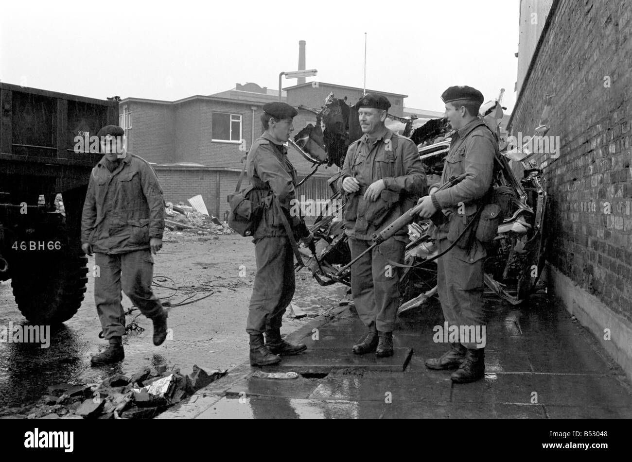 Esercito britannico soldati visto qui di pattuglia in Falls Road zona di Belfast, Irlanda del Nord. ;Agosto 1969 ;Z8094-003 Foto Stock