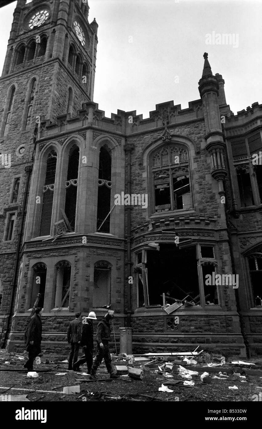 Irlanda del Nord Giugno 1972. La scena a Londonderry Guildhall dopo una bomba aveva soffiato la costruzione. Giugno 1972 72-6505-005 Foto Stock