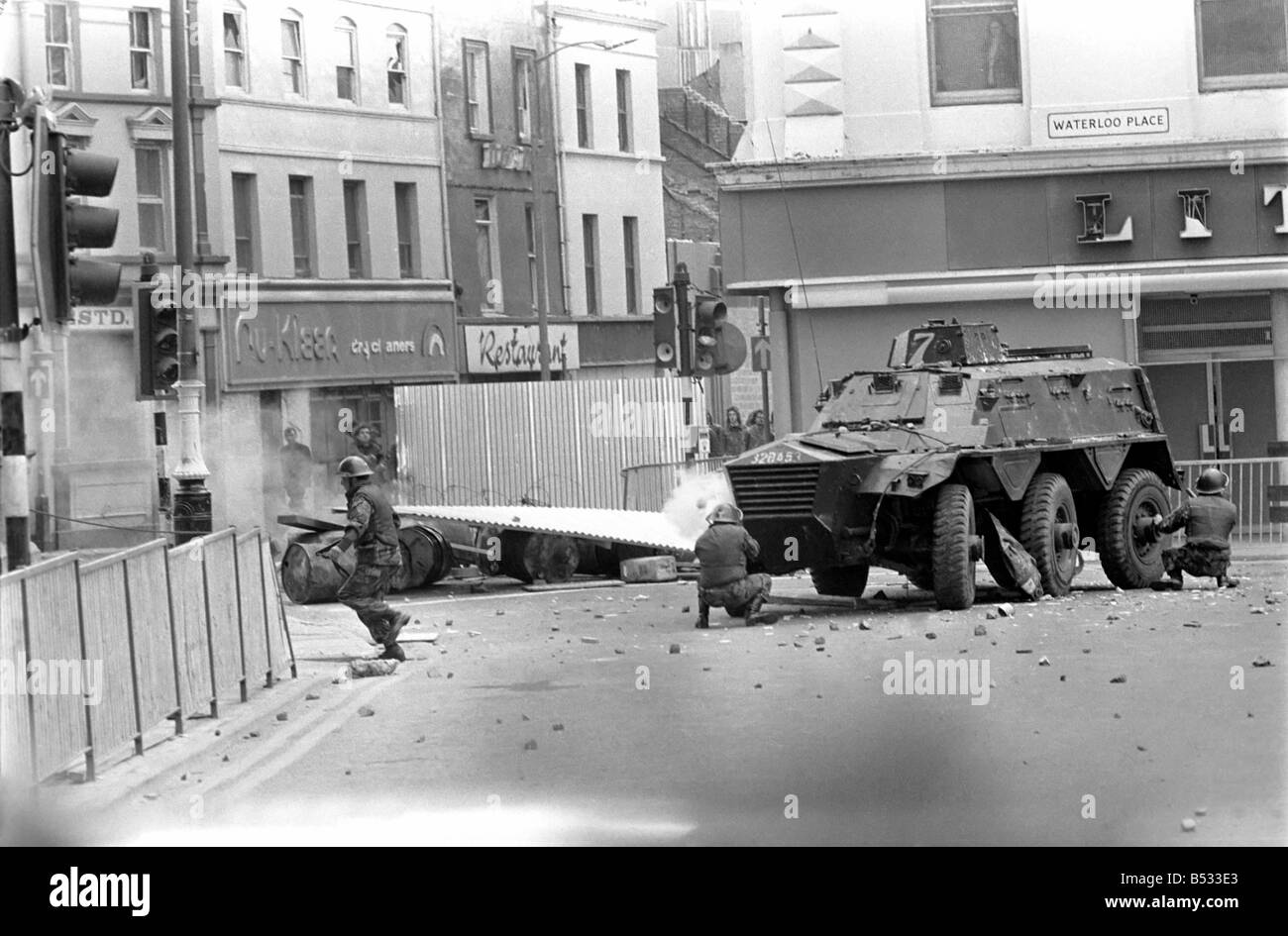 Irlanda del Nord Giugno 1972. La scena a Londonderry Guildhall dopo una bomba aveva soffiato la costruzione. Giugno 1972 72-6505 Foto Stock