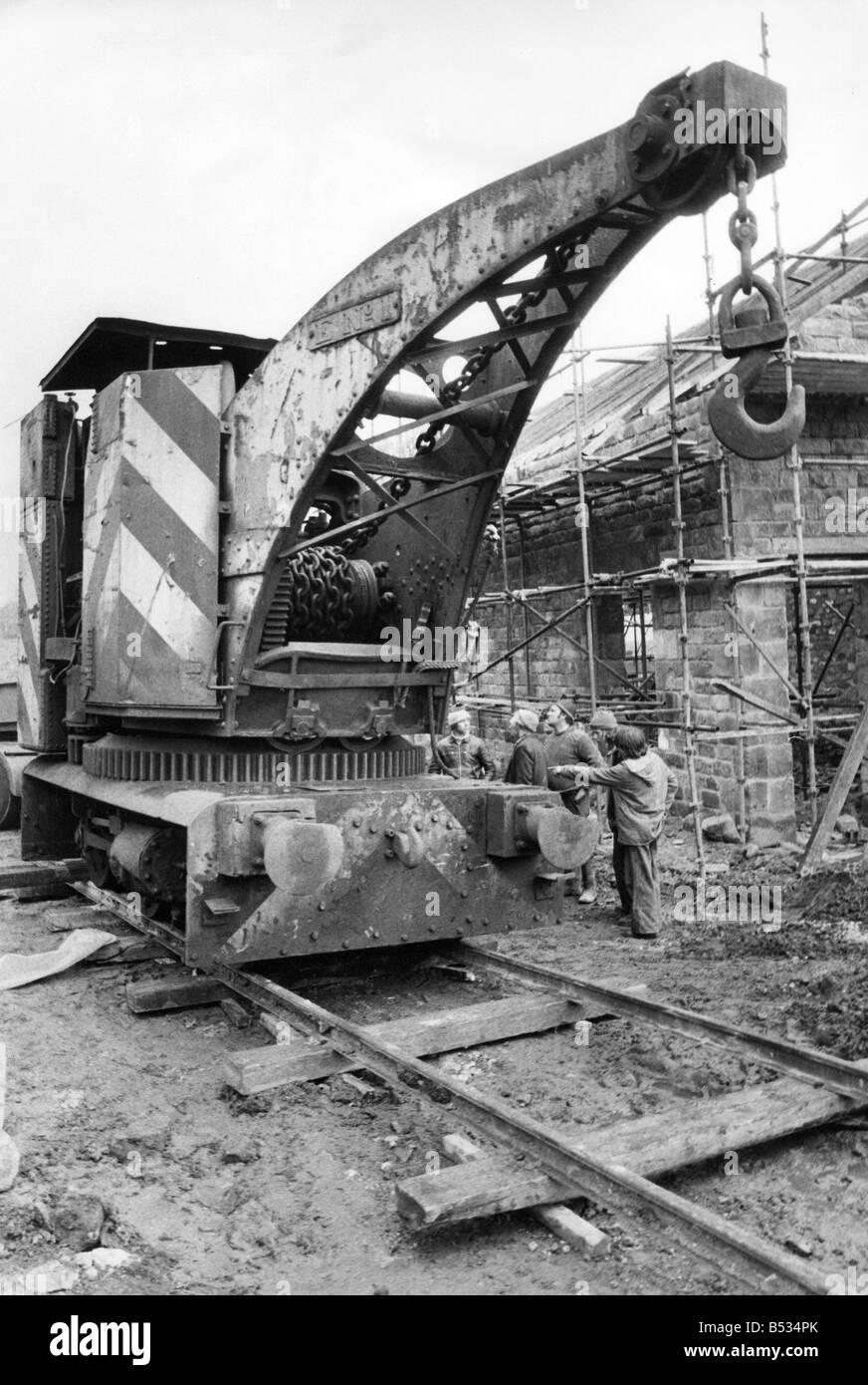 Questo 65 ton crame di vapore che è stato costruito nel 1887 si assesta nella sua ultima dimora presso il museo Beamish Foto Stock