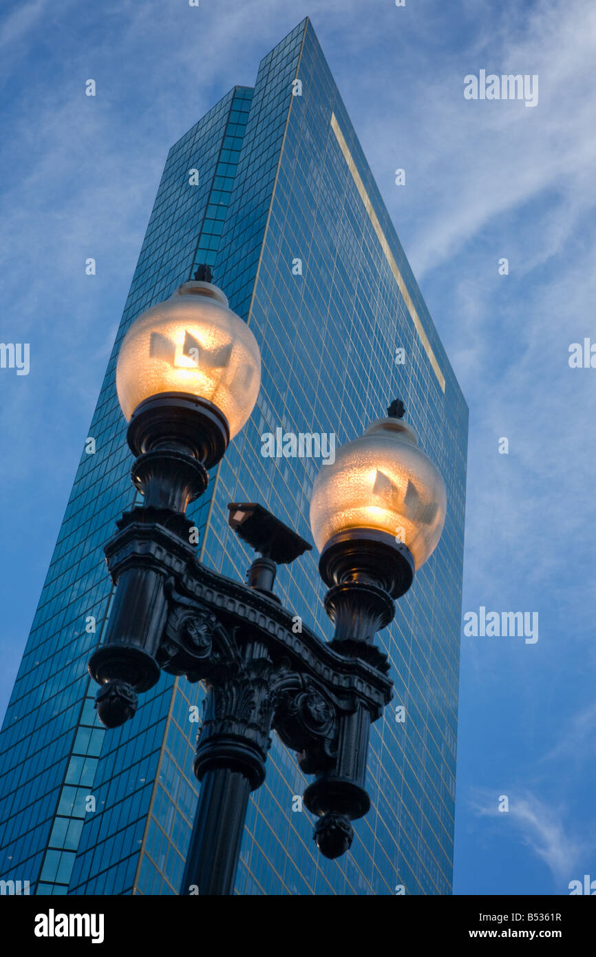 Lampione e Hancock luogo aka John Hancock Tower progettato I. M. Pei Torre Boston Massachusetts Foto Stock