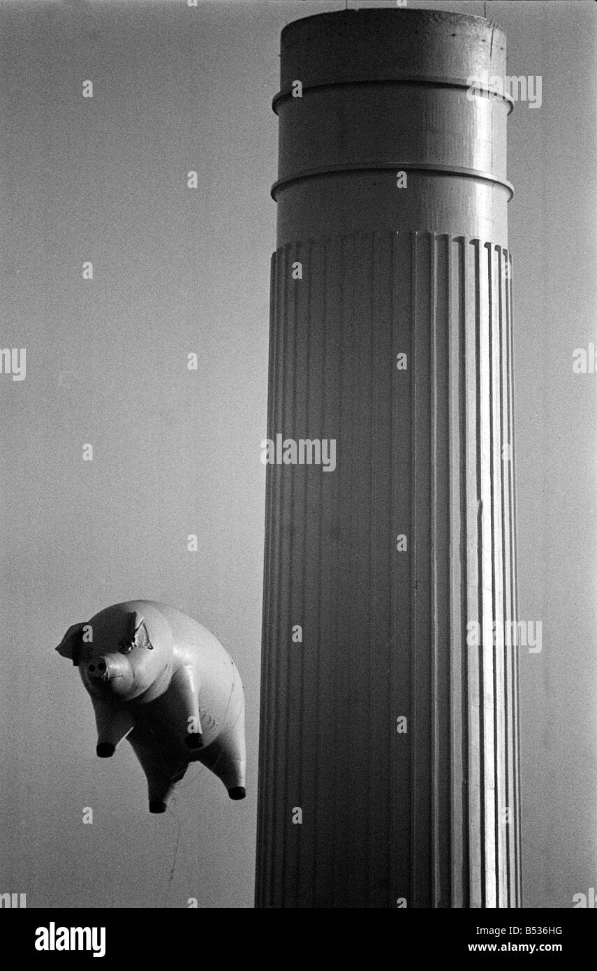 Pink Floyd gonfiabile di Flying Pig a Battersea Dicembre 1976 Power Station a Londra durante le riprese del pop video promo Foto Stock