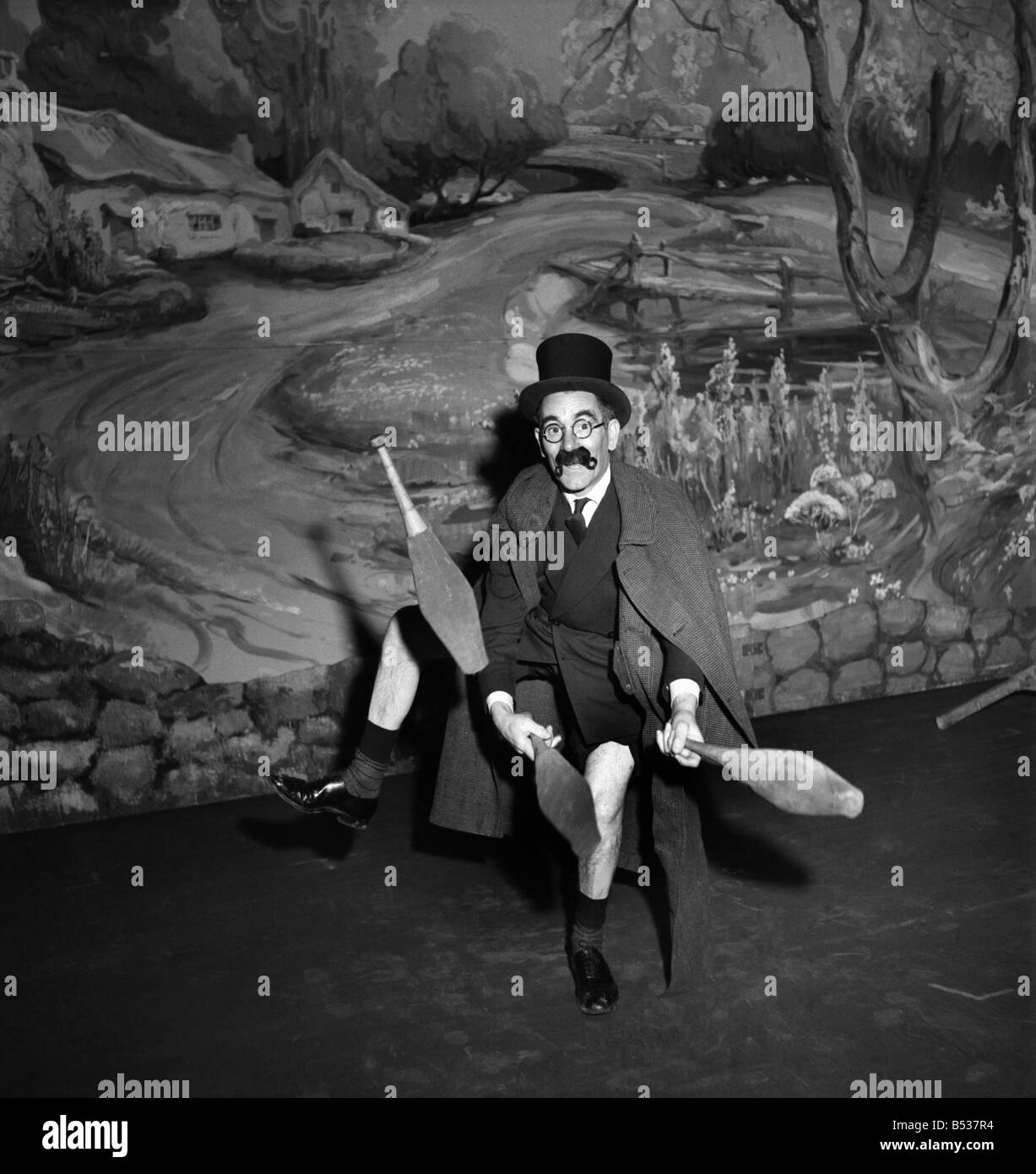 Il comico Eddie grigio. Febbraio 1948 O11521-001 Foto Stock