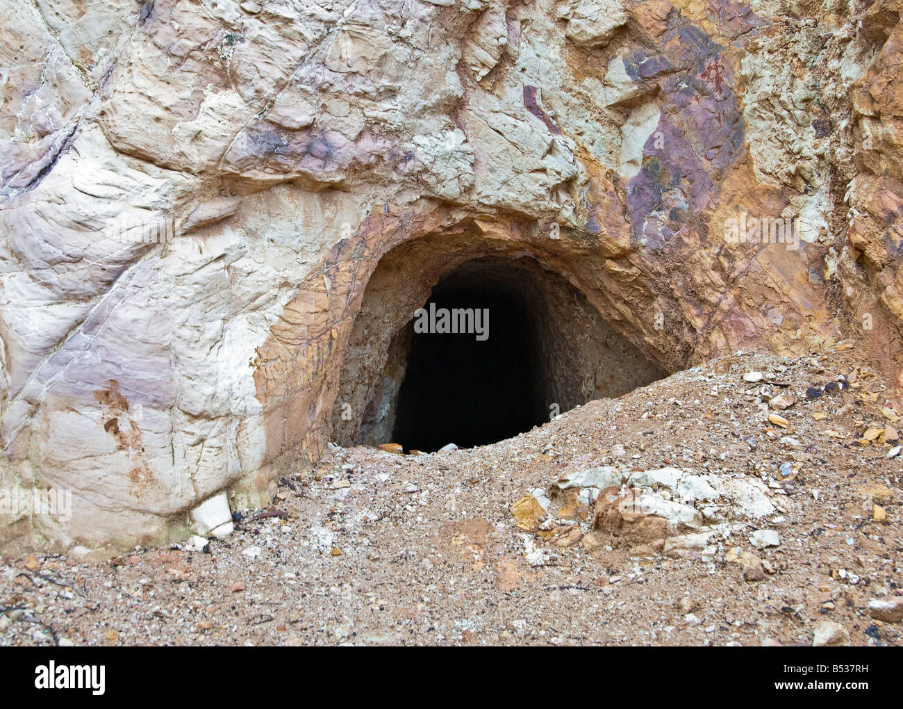 Grande immagine di una vecchia miniera o grotta Foto Stock