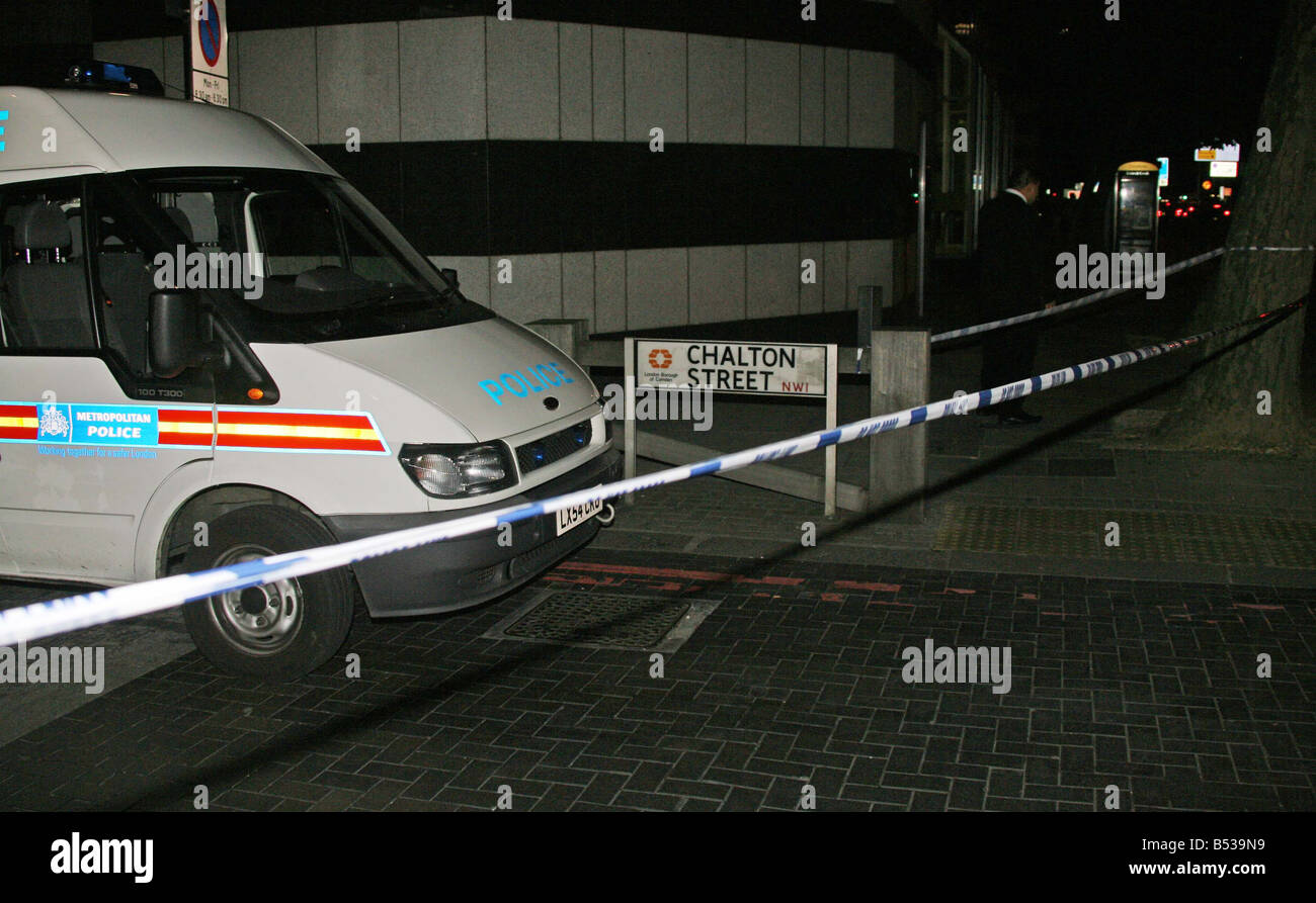 La polizia di partecipazione a Chalton Street, Camden, London, NW1. Nel caso in cui un uomo è morto dopo essere stato accoltellato in strada trafficata. Foto Stock