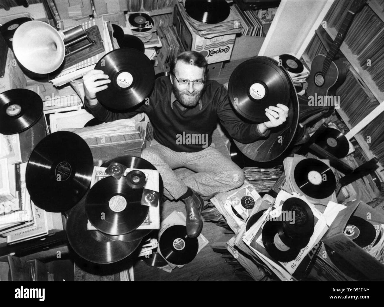 Barry ha ottenuto un buon record per la raccolta. Barry Simcoe non può permettersi un auto e ha dovuto rinunciare a una stanza in casa sua -- tutto a causa del suo 30.000-strong record di raccolta. Aprile 1978 P017777 Foto Stock