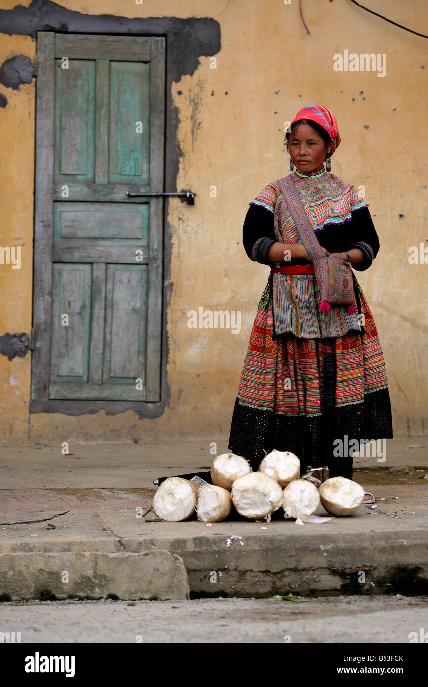 Fornitore colpi di bambù mercato domenicale di Bac Ha di Lao Cai nel Vietnam del Nord Foto Stock