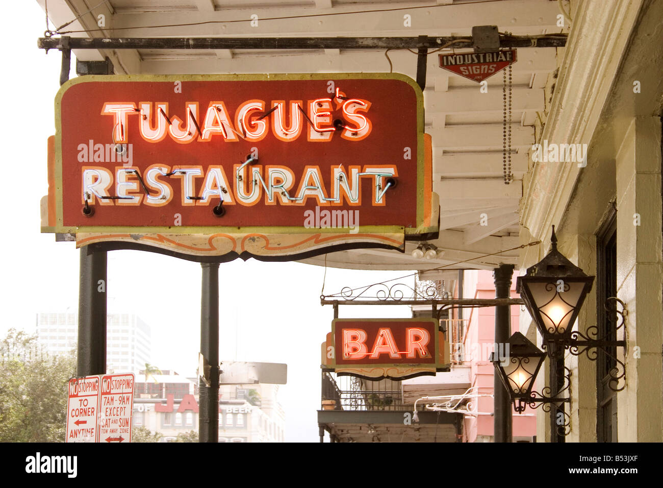 Tujague i famosi bar e grill a New Orleans" del quartiere francese. Foto Stock