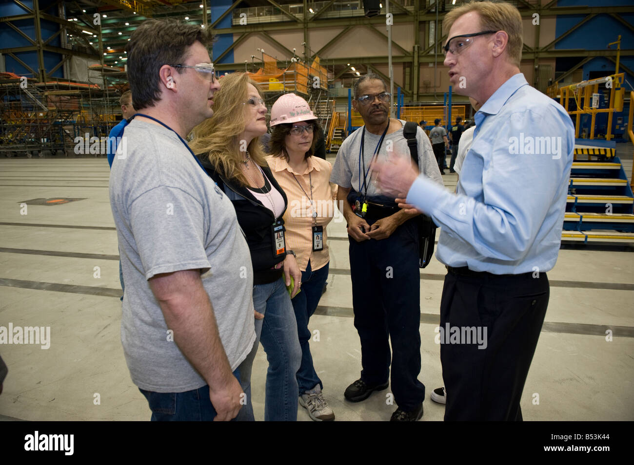 Patrick M. Shanahan, Vice Presidente e General Manager di Boeing 787 Dreamliner programma parla con Boeing lavoratori. Foto Stock