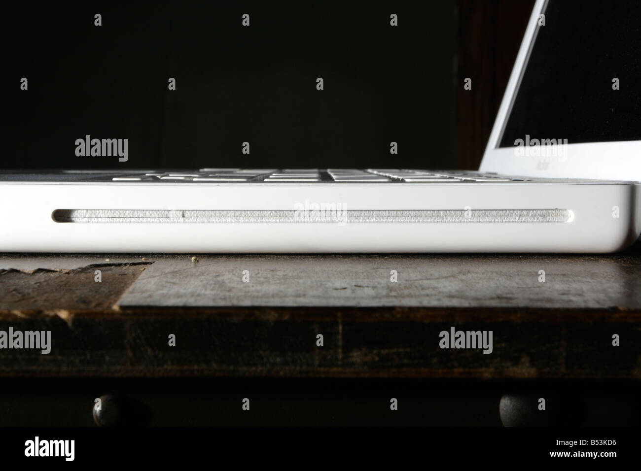 MacBook bianco computer portatile unità disco slot. Foto Stock