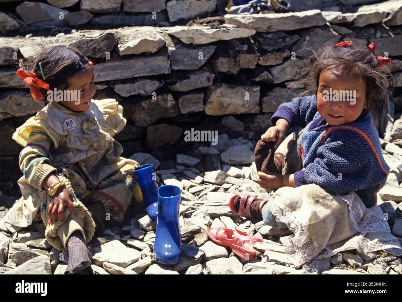 Bambini nepalesi Riproduzione di Annapurna Himalaya Nepal Foto Stock