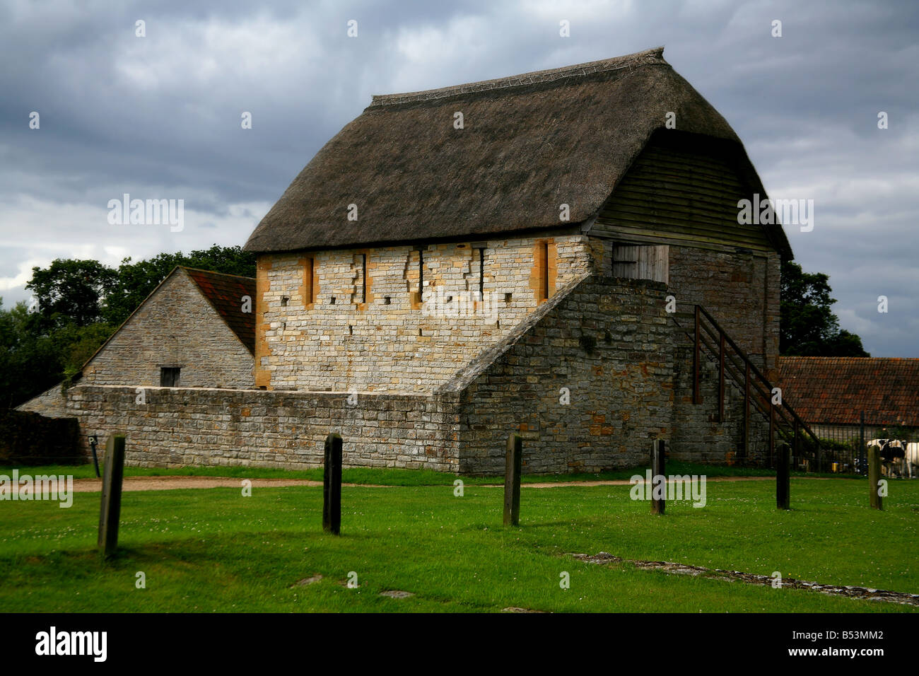 Reredorter (monaci medievali wc) nella motivazione di Muchelney le rovine dell'Abbazia (Inglese) Patrimonio Somerset England Regno Unito Foto Stock
