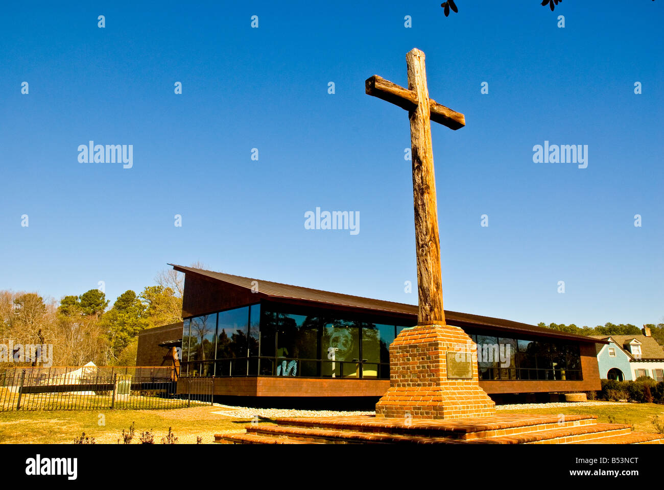 Virginia Jamestowne storico jamestown sbarco 1607 va croce di legno marcatura inglese prima sepoltura america Archaearium Foto Stock