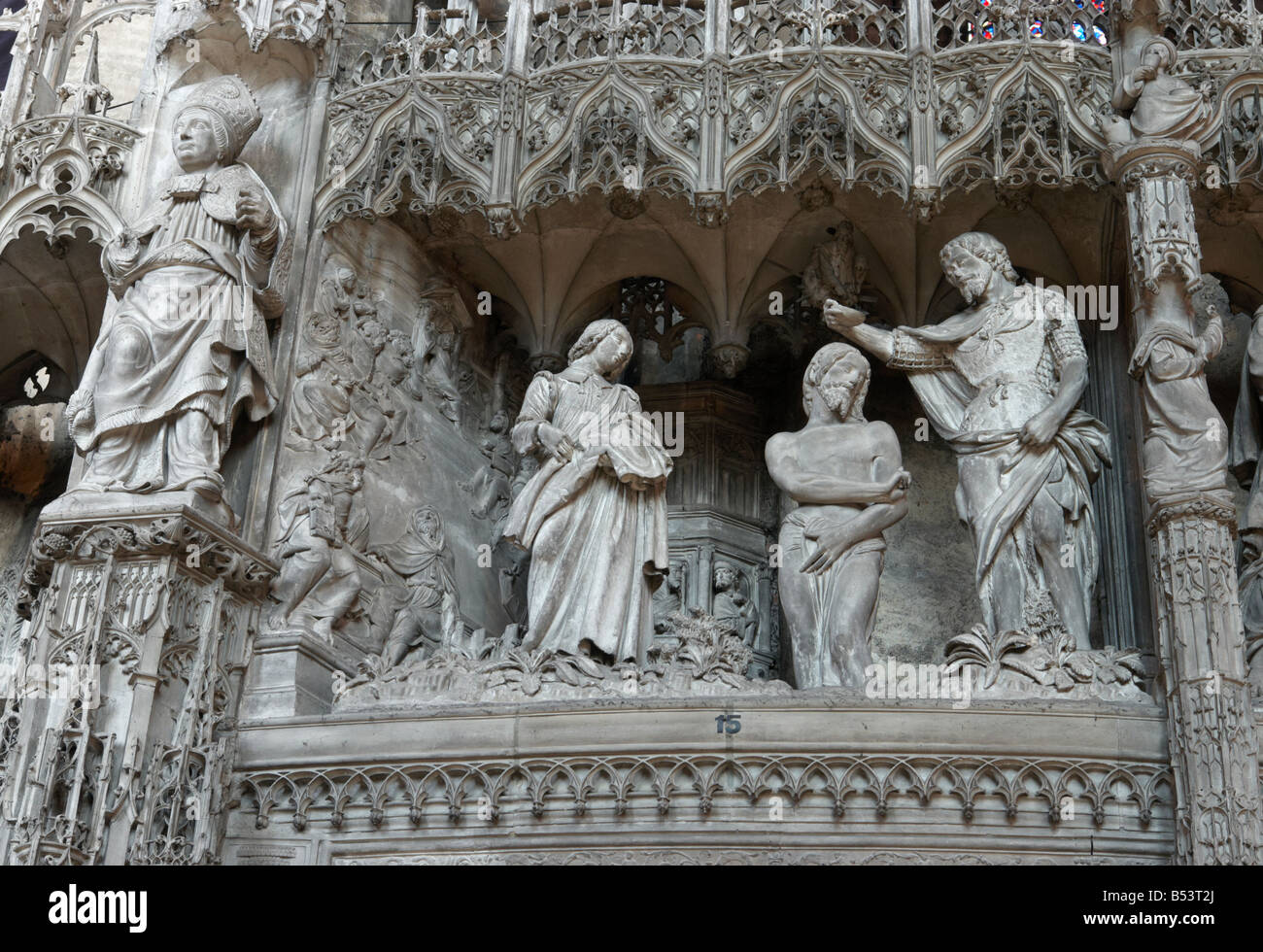 Il Battesimo di Cristo scultura su schermo il coro della cattedrale di Chartres Eure et Loir Francia Foto Stock