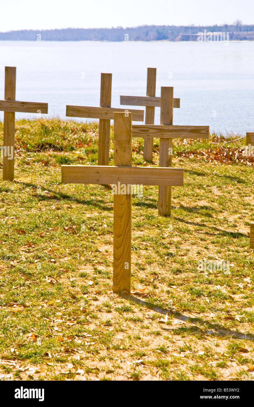 Virginia Jamestowne storico jamestown replica di atterraggio attraversa il cimitero cimitero primi coloni 1607 Foto Stock