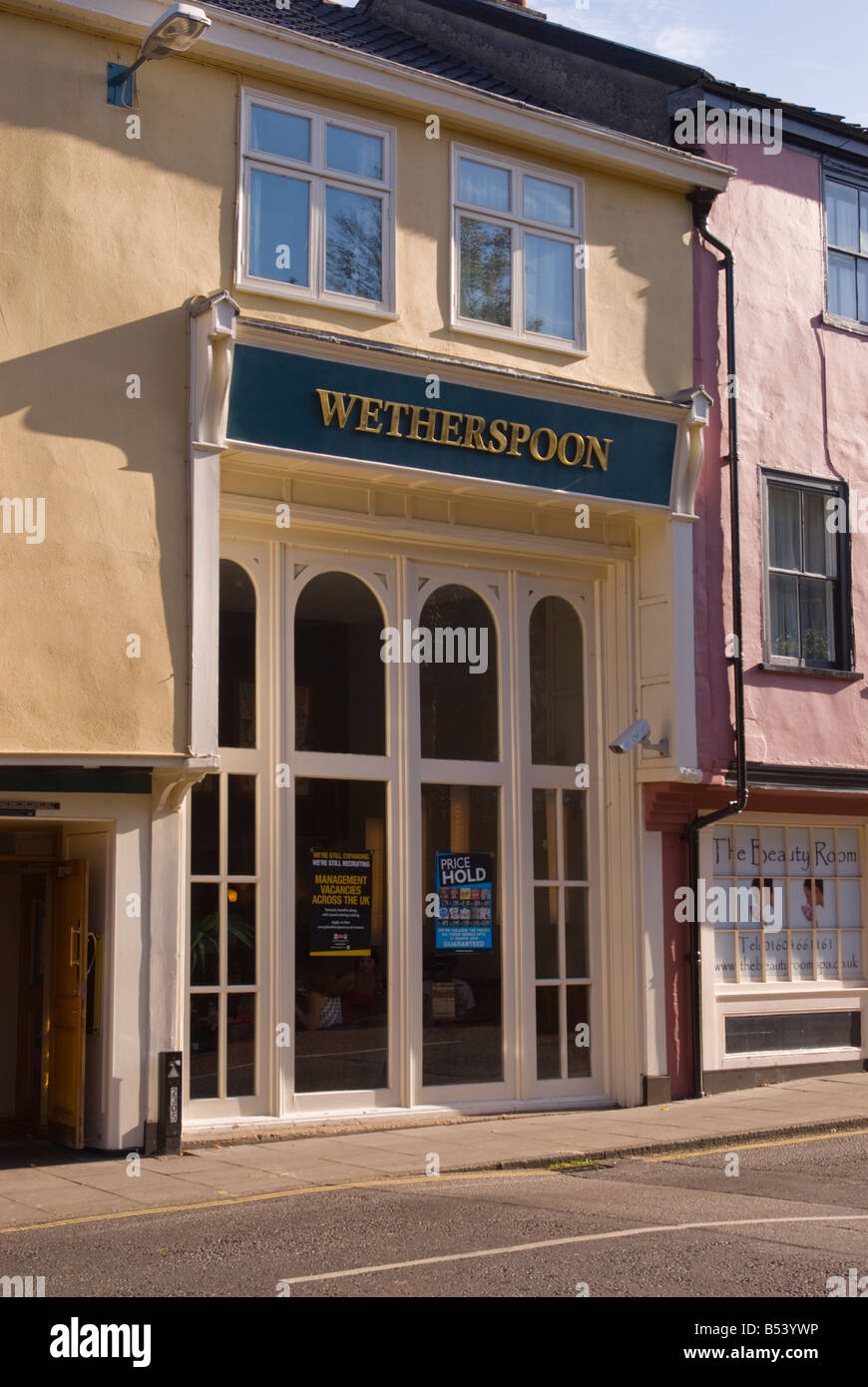 Wetherspoon pub Wetherspoons () in Norwich, Norfolk, Regno Unito Foto Stock