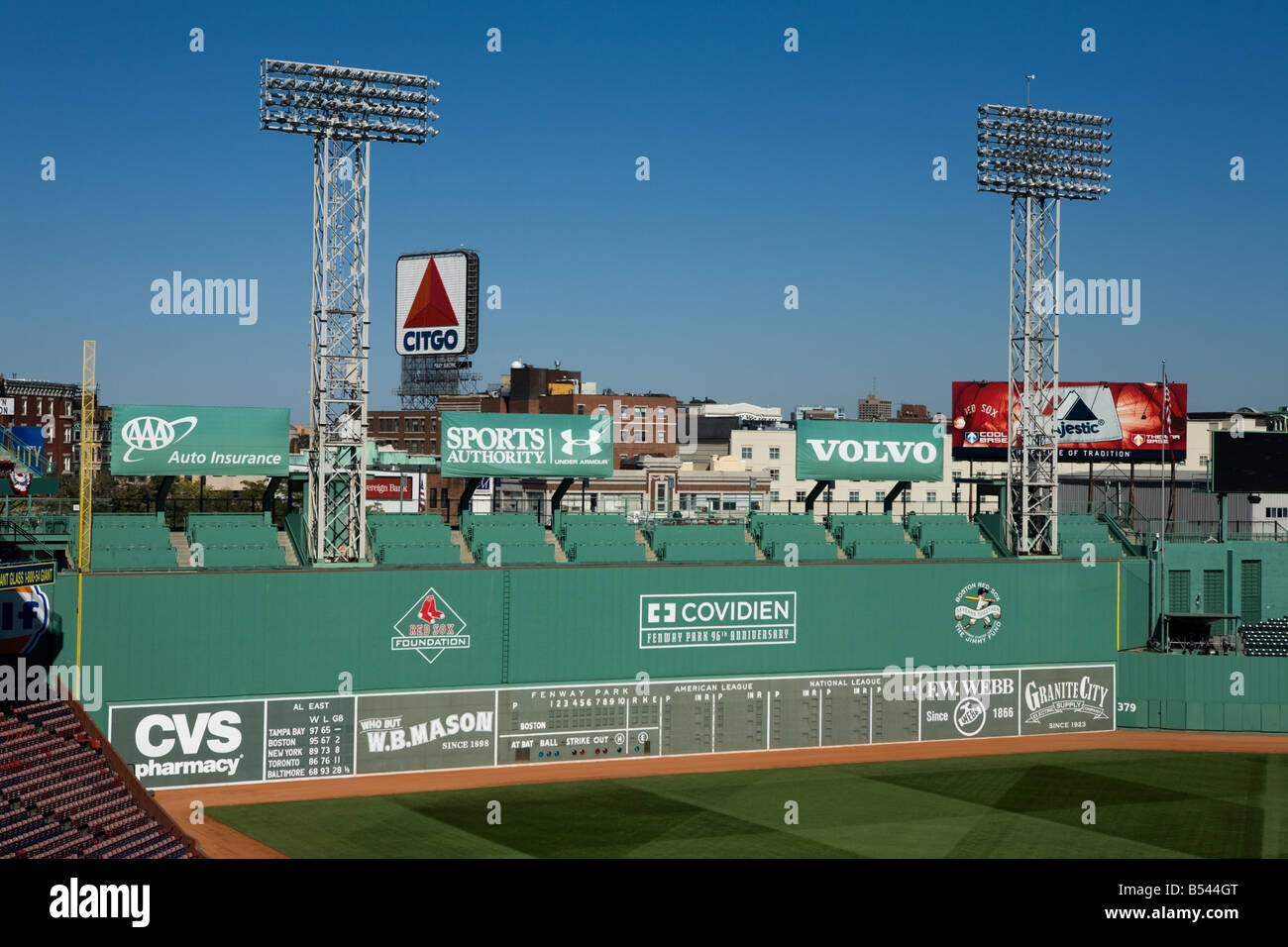 Green Monster e Citgo Sign, Fenway Park, Boston, Massachusetts, Stati Uniti. Foto Stock