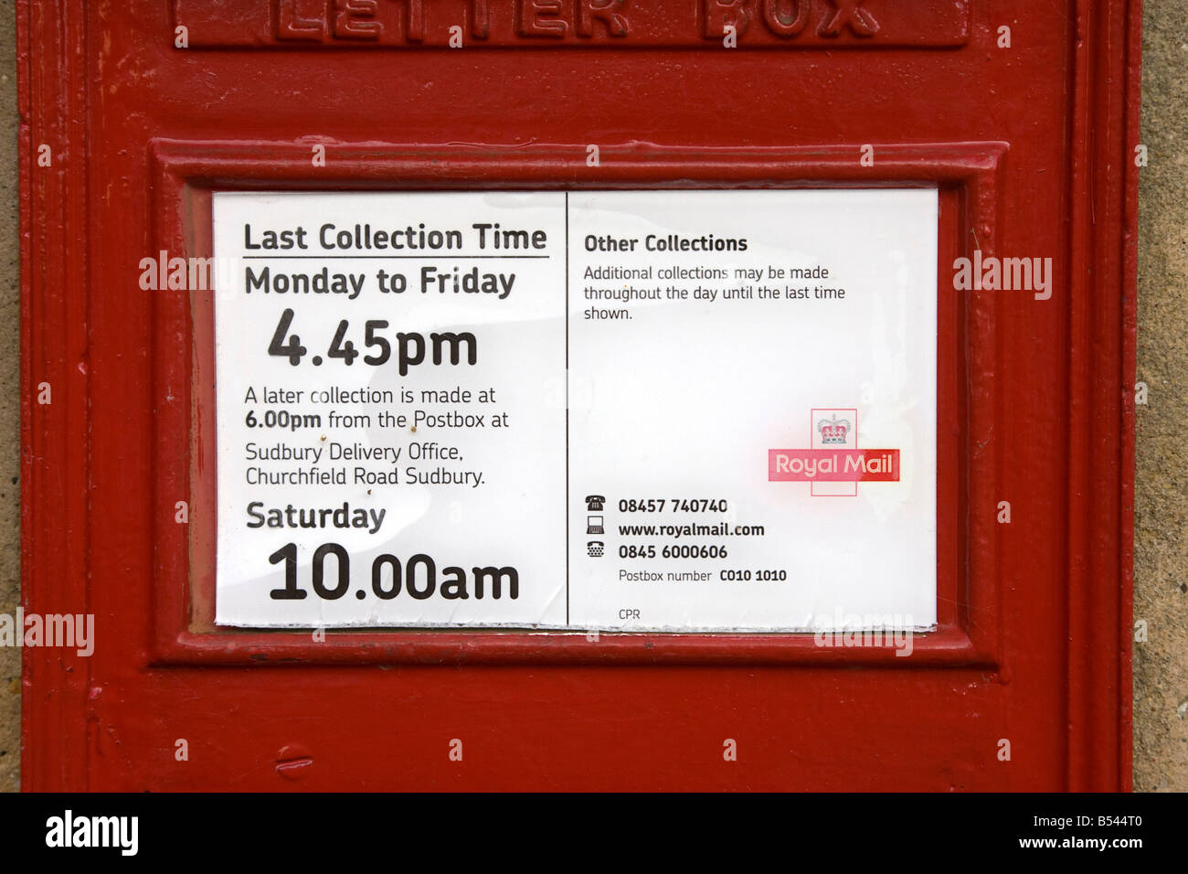 Tempo di raccolta su un Royal Mail postbox Foto Stock