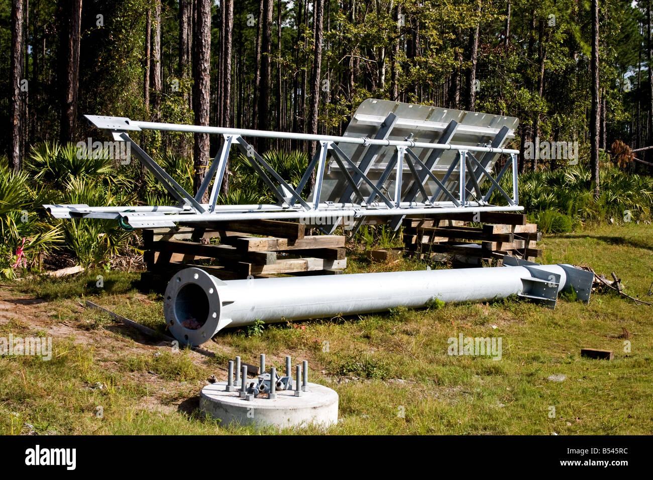 Superstrada sign in attesa di essere messo su un su autostrada in Florida Foto Stock