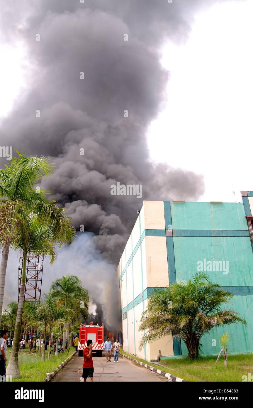Fire in my Mart mall Batam centro batam isole Riau indonesia Foto Stock