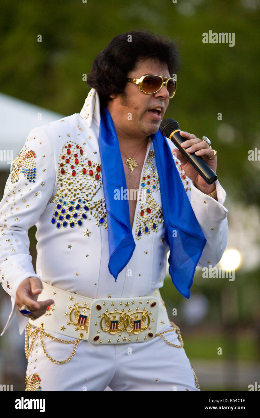 Sosia di Elvis esegue presso American Cancer Society il relè per la vita di carità fund raising evento in Ocala, Florida, Stati Uniti d'America Foto Stock