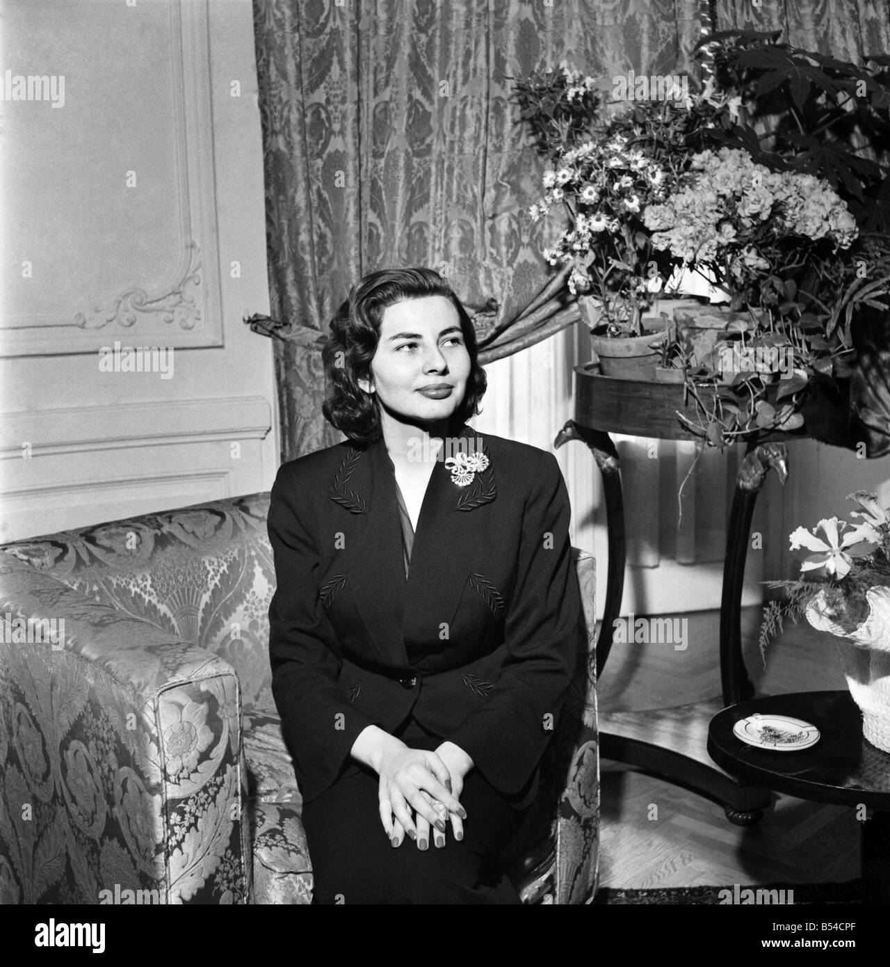 Foto di sua maestà imperiale Soraya Pahlavy, la regina di Persia che è semplicemente trascorrere una quindicina di giorni a 3 settimane a Roma per riconquistare la sua mancanza di salute. ;Maggio 1953 ;D2259 Foto Stock