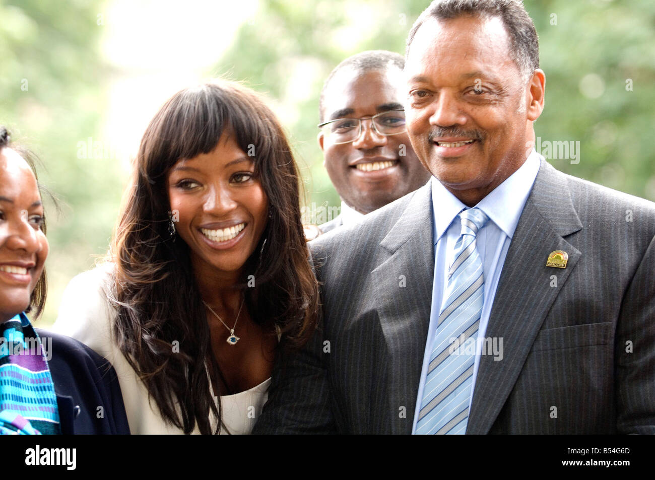 Nelson Mandela statua inaugurazione in piazza del Parlamento. ;Supermodel Naomi Campbell e membro del Congresso americano Jessie Jackson al Foto Stock