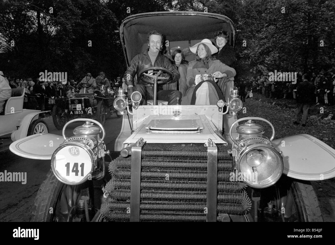 Questo anno il veterano della vettura da rally a Brighton iniziato all'Hyde Park di Londra dove 295 voci assemblato. Questa vettura (3 jot) 1903 De Foto Stock