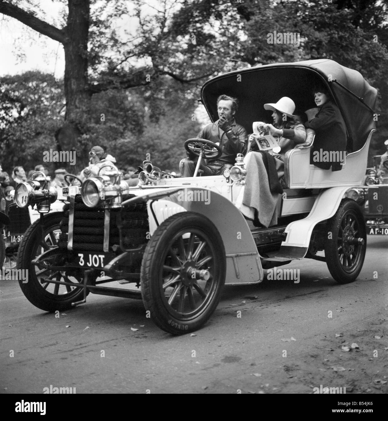 Questo anno il veterano della vettura da rally a Brighton iniziato all'Hyde Park di Londra dove 295 voci assemblato. Questa vettura (3 jot) 1903 De Foto Stock