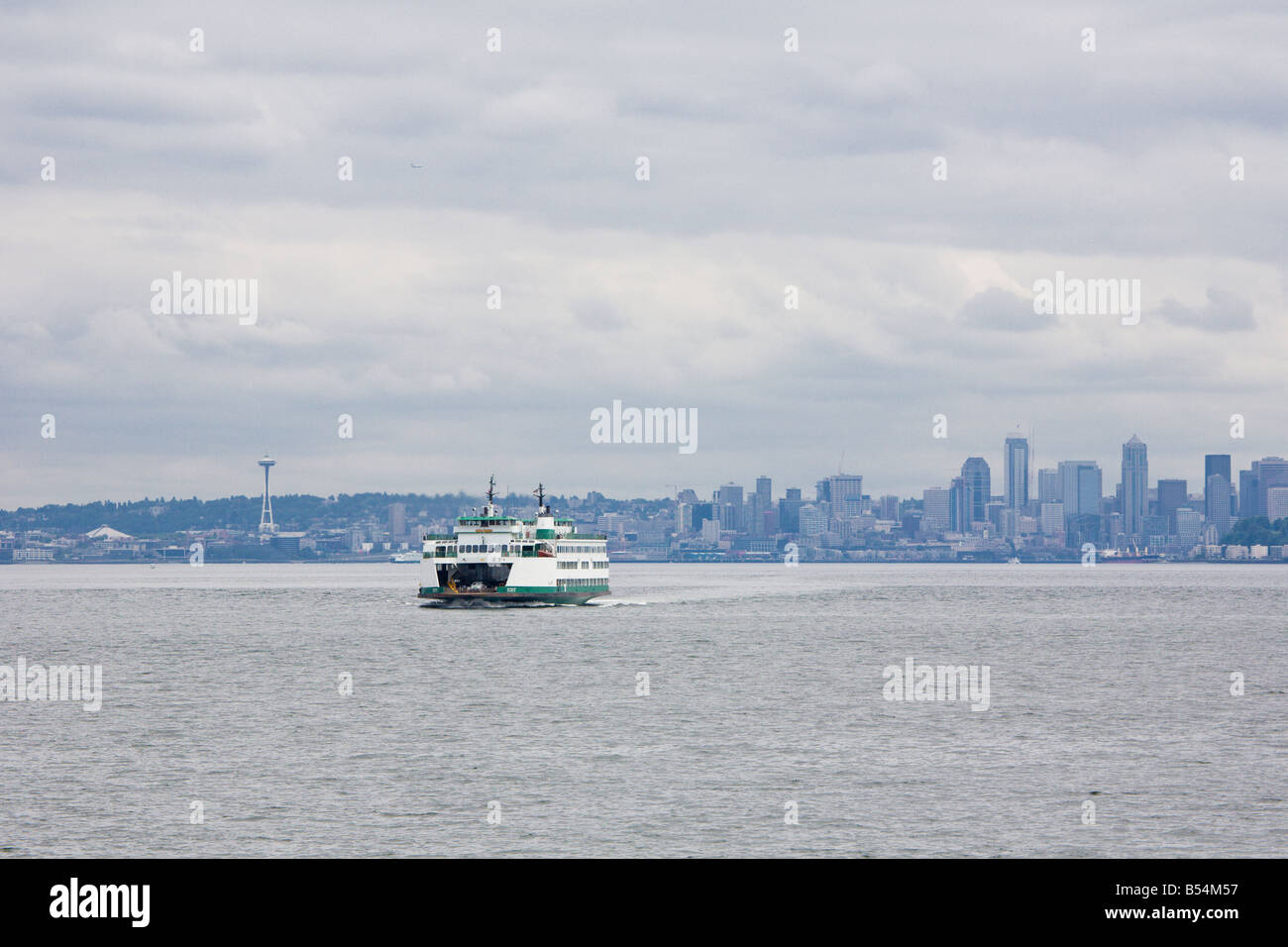 Traghetto porta i " commuters " da e per Seattle Washington e delle aree circostanti Foto Stock