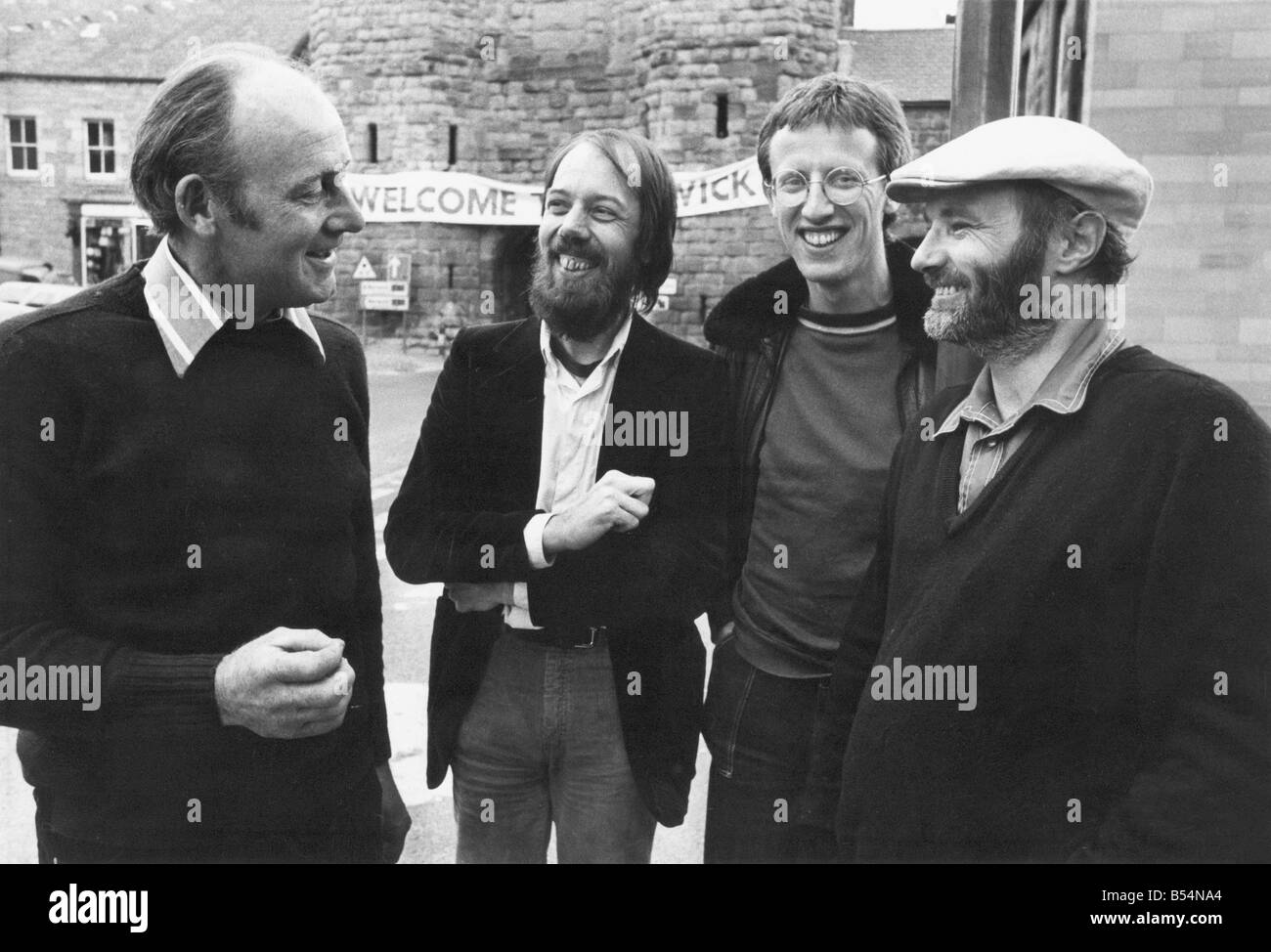 Lindisfarne prendere parte alla difesa Cheviot comitato di azione Campagna per prevenire il dumping di rifiuti nucleari nel Northumberland Hills asta Clements e Ray Laidlaw nella foto 21 07 80 Foto Stock