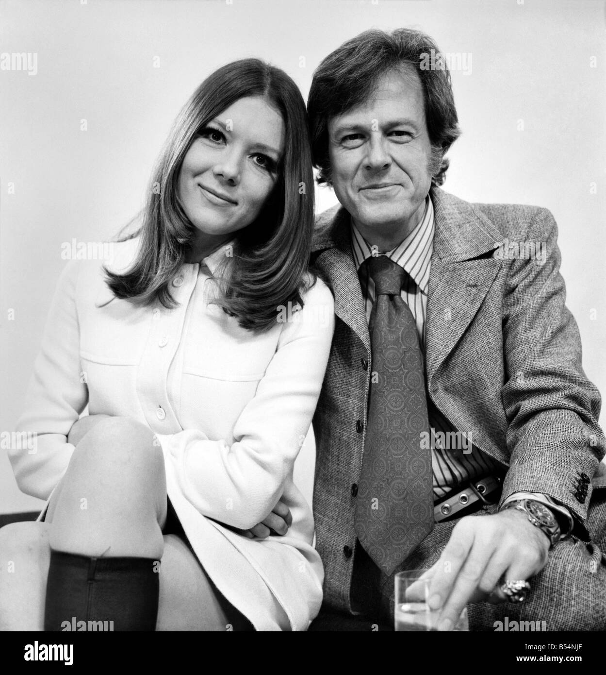 Attrice cinematografica Diana Rigg lasciato l'aeroporto di Heathrow ...