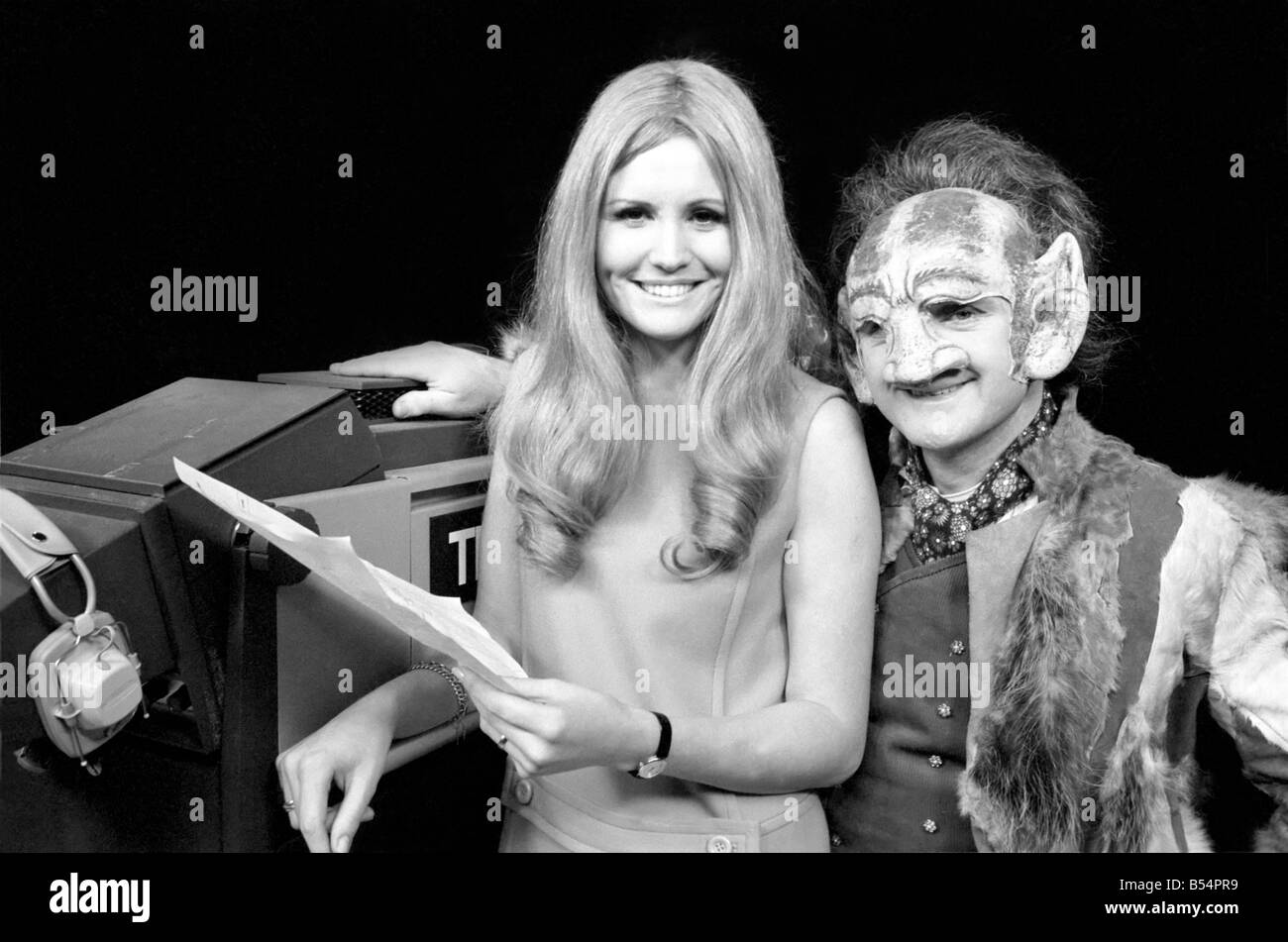 Sadler's Wells Opera Company farà storia TV su Giovedì, 4 Dicembre quando quel giorno a due colori spot pubblicitari thei Foto Stock