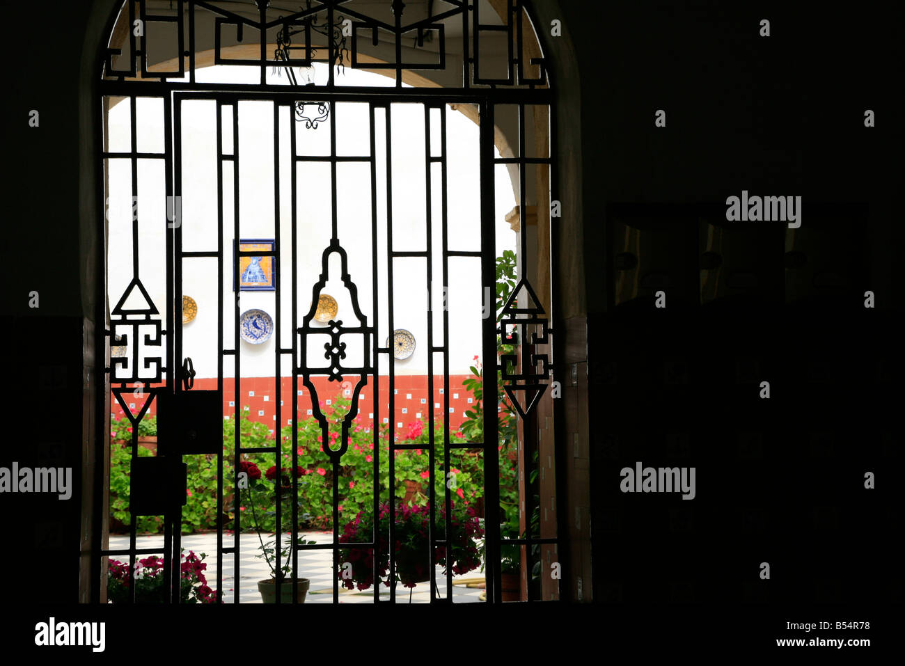 Ingresso di un cortile privato parte del Festival di patii Cordoba Andalusia Spagna. El Concurso de Los patios. Foto Stock