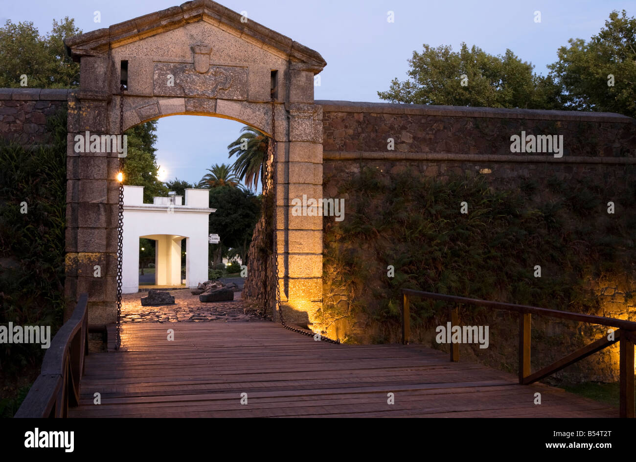 Il Portón de Campo la vecchia porta della città e il ponte levatoio di Colonia del Sacramento Uruguay Foto Stock