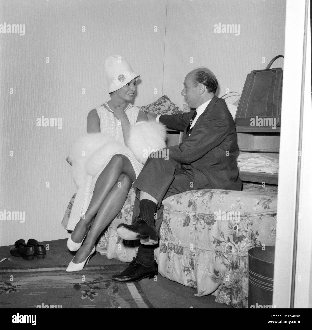 Giornalista Donald Zec e attrice Sophia Loren. &#13;&#10;Giugno 1960 &#13;&#10;M4466-002 Foto Stock