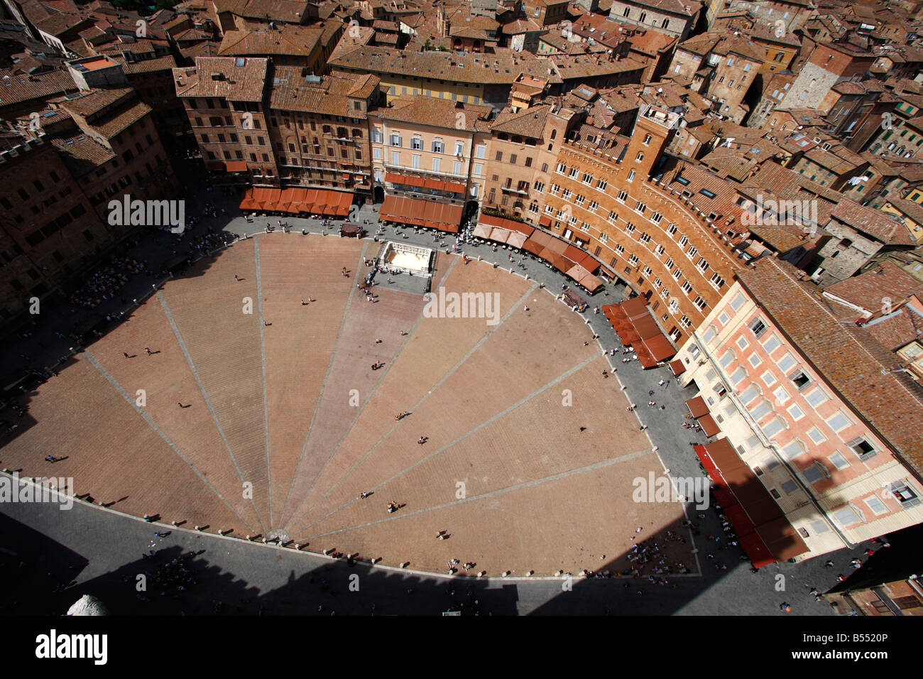 Il Piazza del Campo nel centro di Siena in Toscana dalla Torre del Mangio nel Palazzo publico Foto Stock