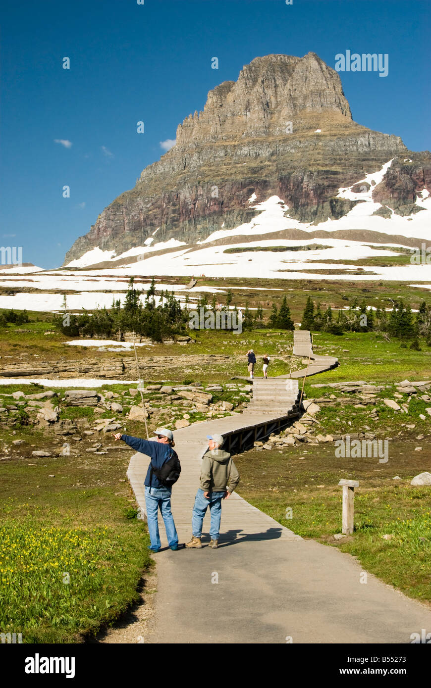 Visitatori sul nascosto lago Trail nel Parco Nazionale di Glacier Foto Stock
