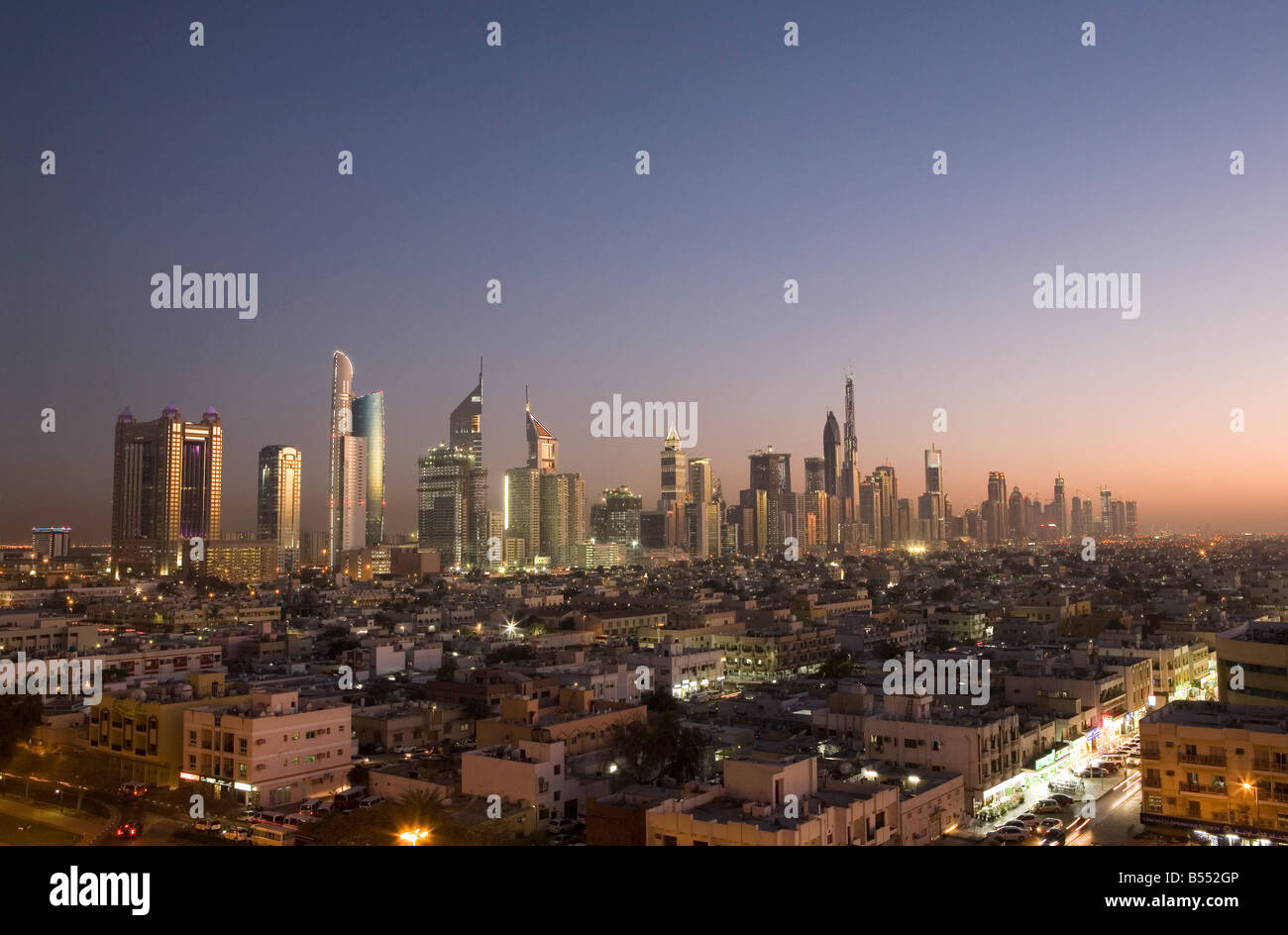 Dubai, Emirati Arabi Uniti. Sheikh Zayed Road skyline Foto Stock