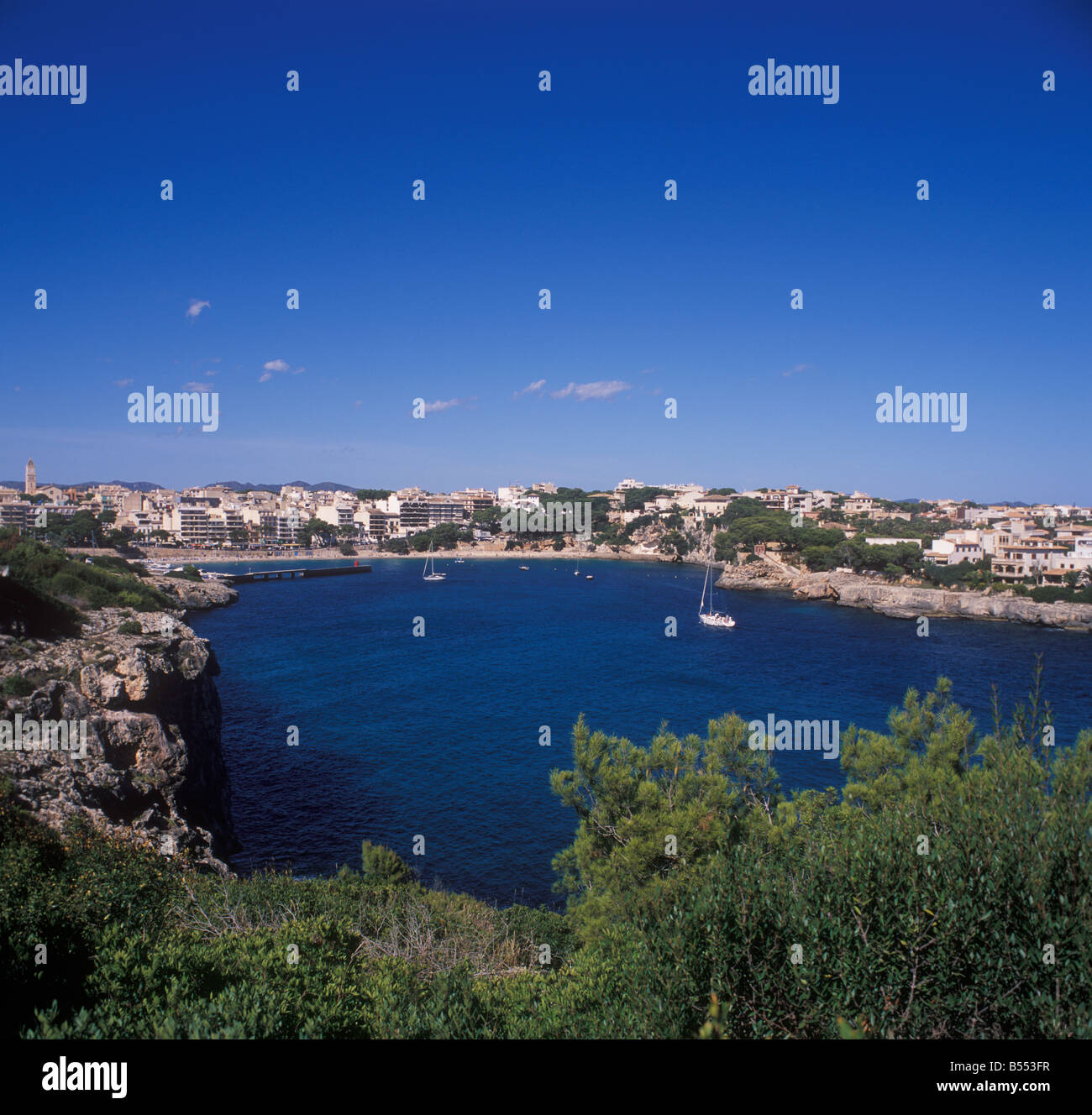 In scena a Porto Cristo Costa Est Maiorca Isole Baleari Spagna. Foto Stock